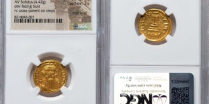 Constans II Pogonatus (AD 641-668). AV solidus (20mm, 4.42 gm, 6h). NGC AU