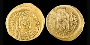 Justinian I. 527-565. AV Soldius (22mm, 4.41 g, 6h).  Constantinople mint, 3rd officina. Struck 542-565.