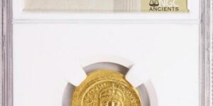 JUSTINIAN I, 527-565. AV Solidus (4.47 gms), Constantinople Mint, 5th Officina, ca. 542-565.