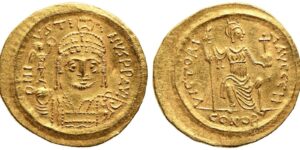 BYZANTINE EMPIRE. Justin II. Gold Solidus, AD 565-578. Constantinople.